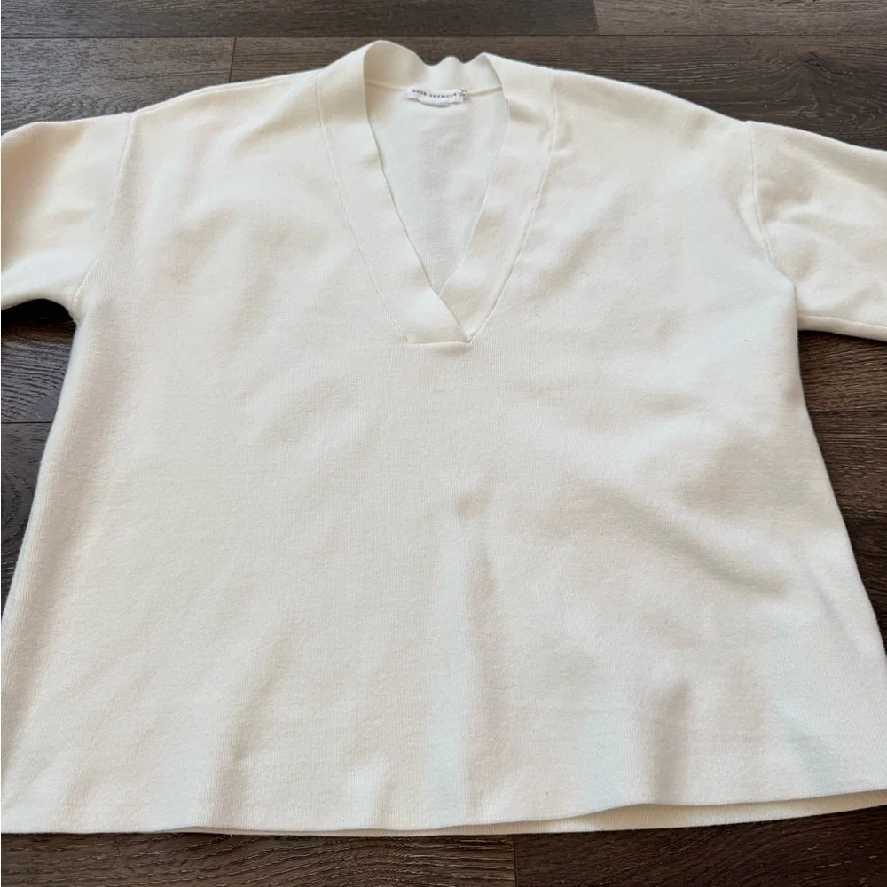 Good American Sweater. Women’s size 00/0.  Off white color, very cute style.